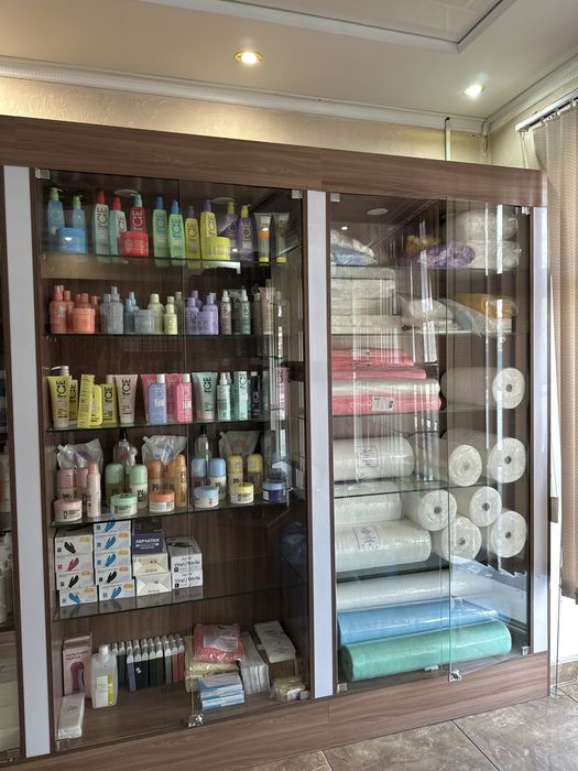 Продам шкафы-витрины! Срочно!