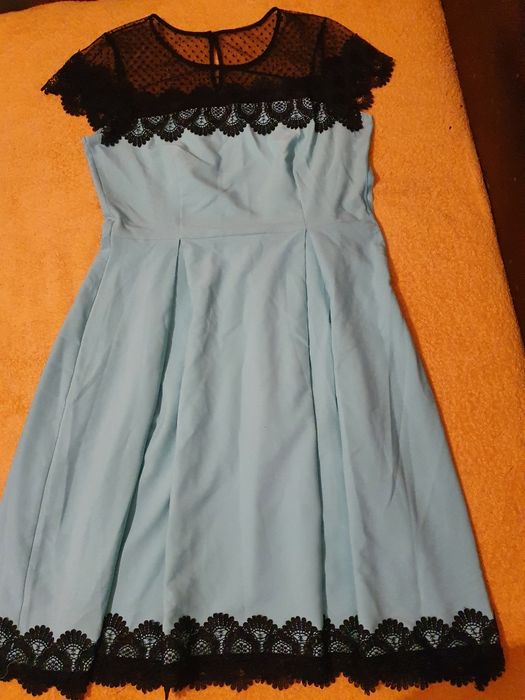 Продам два платья,размер 48,50.