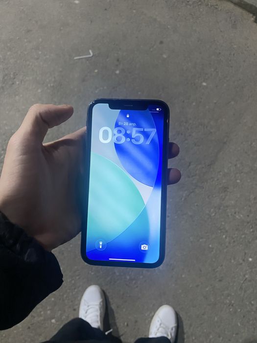 Айфон 11 64гб.