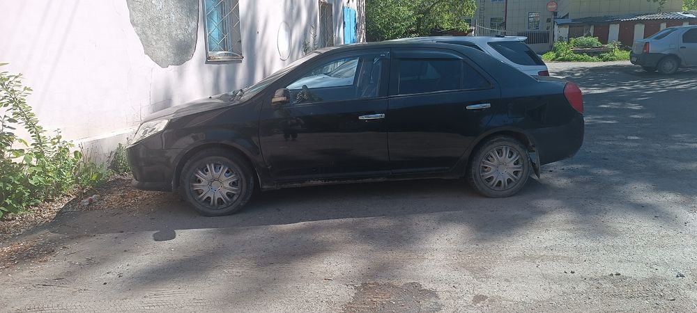 Продам машину , срочно