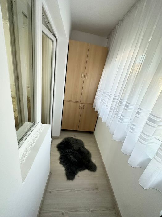 Închiriez apartament cu 4 camere
