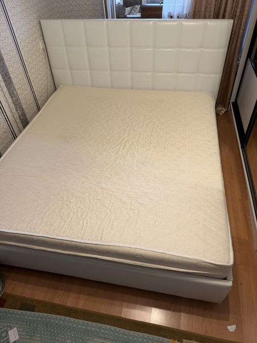Срочно продам кровать 190*210 с матрасом