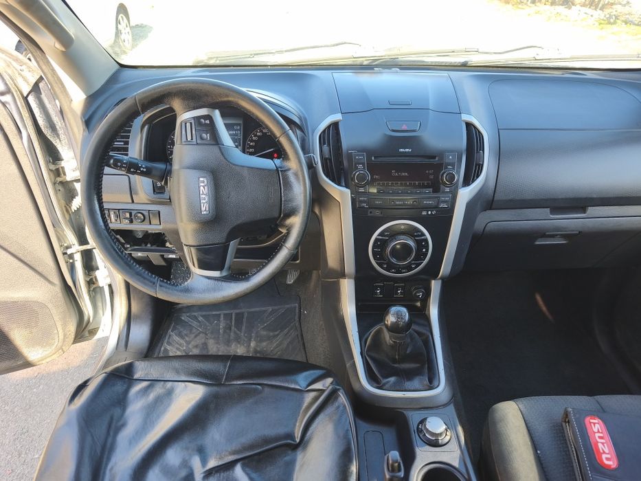 Vand sau schimb Isuzu d max 2015