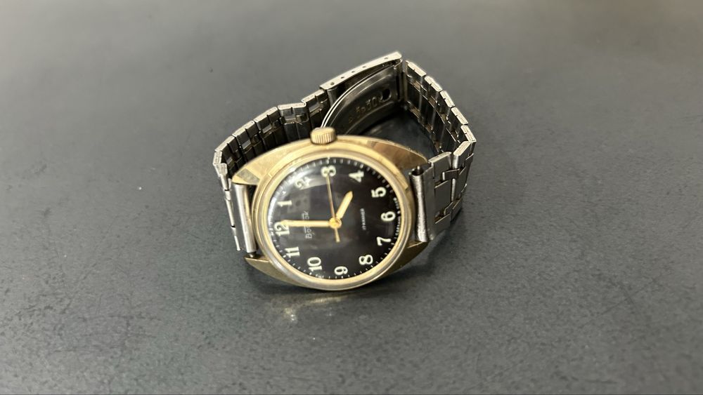 Продам наручные часы Восток производства СССР