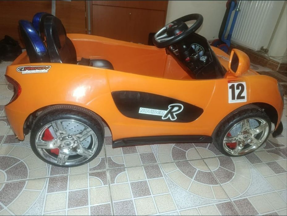 Masinuta electrica pentru copii