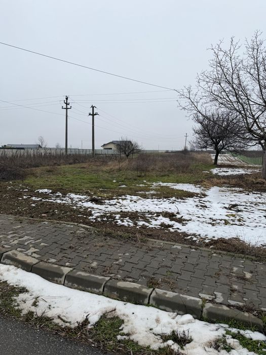 Vând teren intravilan