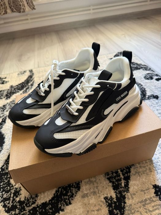 Vând  Adidas Steve Madden