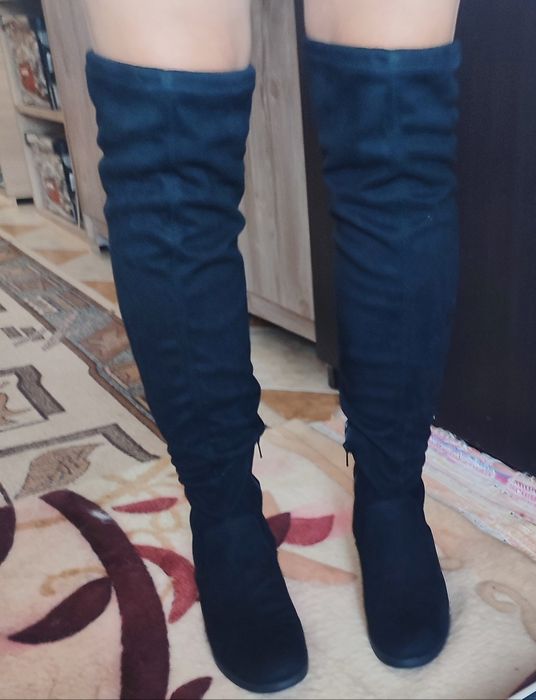 Cizme lungi peste genunchi de catifea