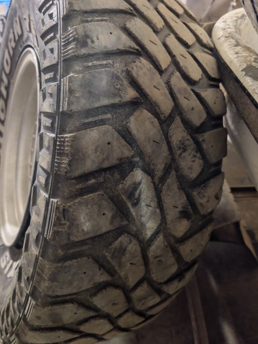 Продам резину б/у 32*11.5 р15