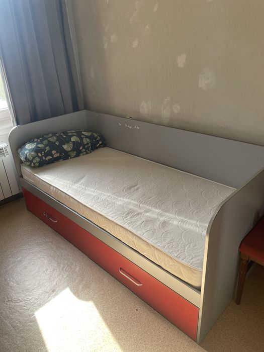 Мебель (шкаф и кровать)