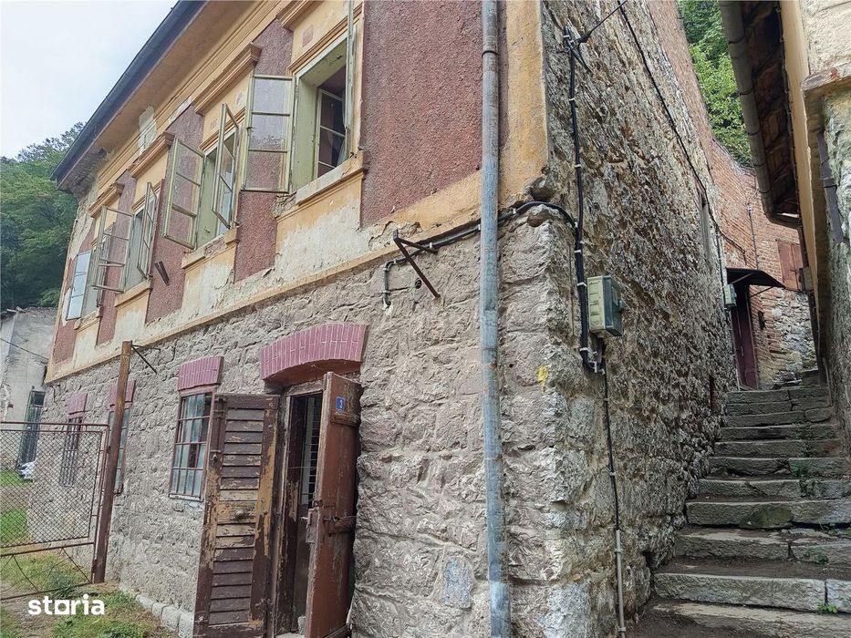 Oravita, Casa cu Spatiu Comercial, Zona Lacul Mic, Pret Negociabil