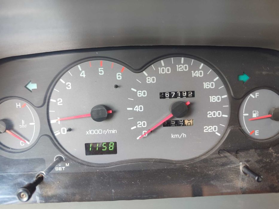 Продам машину внедорожник