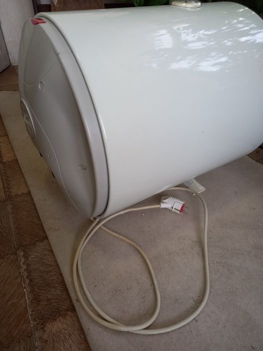 Продам водонагреватель Аристон