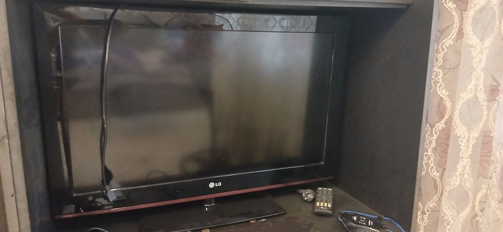 Телевизор LG в хорошем состоянии