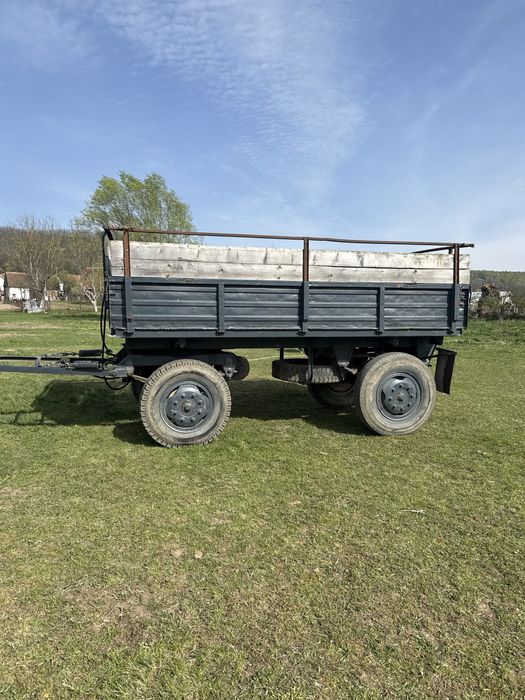 Tractor Universal 650