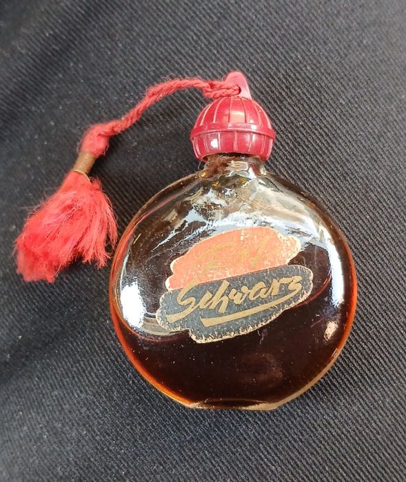 Винтажные духи Rot Schwartz из ФРГ, 1970 года.