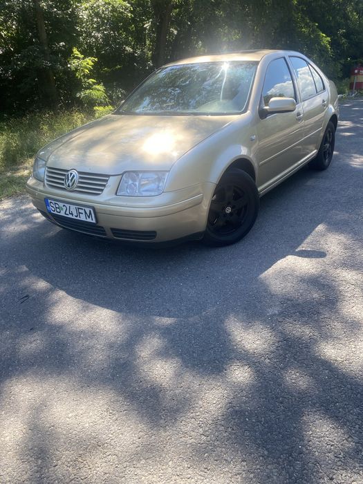 VOLKSWAGEN Bora