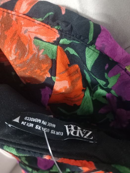 Rochiță înflorat cu umerii goi măsură XS Zara