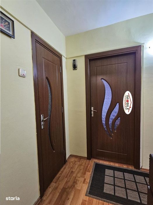 Apartament 3 camere decomandat cu pivnita de vanzare in Vasile Aaron