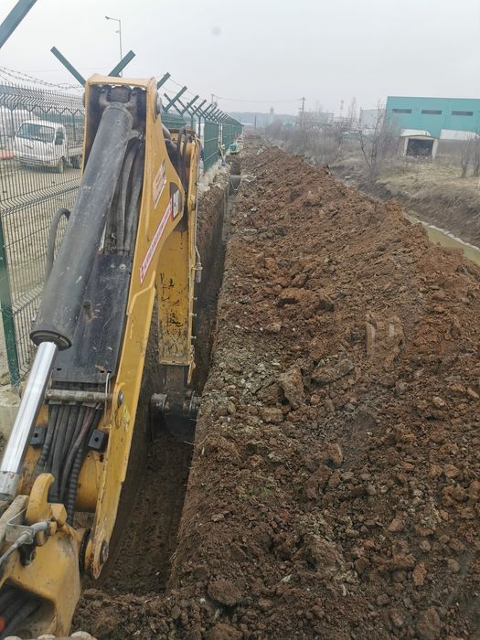 Inchiriez buldoexcavator Caterpillar 428f