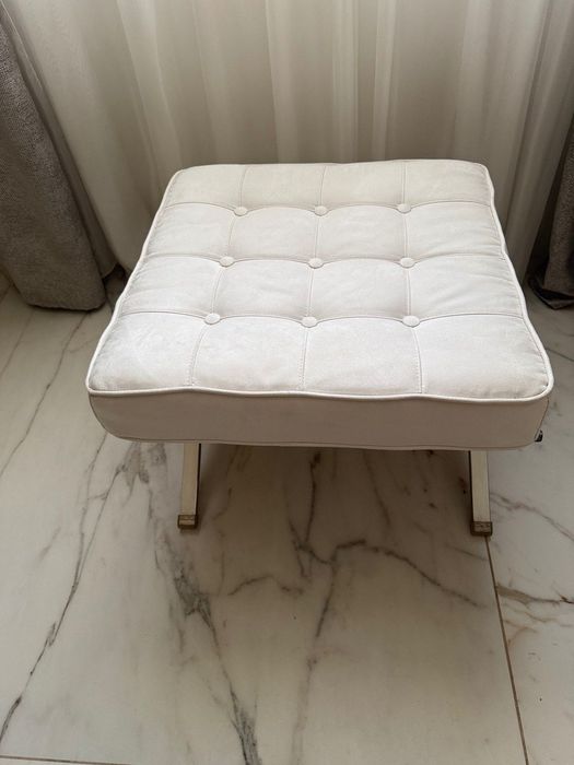 Диван, фотьойл и табуретка