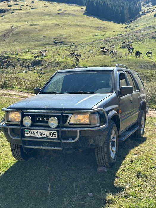 Машина Opel Frontera