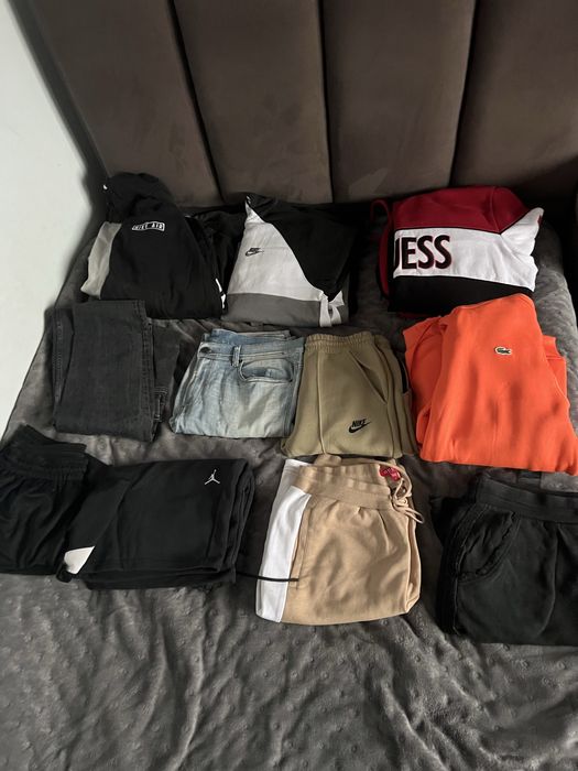 Различни марки дрехи, Nike, Jordan, Guess, Tech