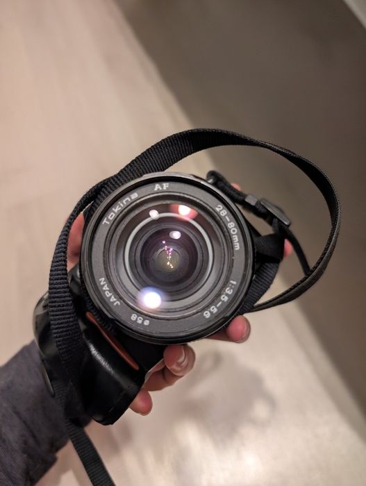 Vând aparat pe film Nikon F60 + 2 obiective Tokina