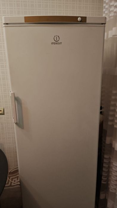 Продам морозильник