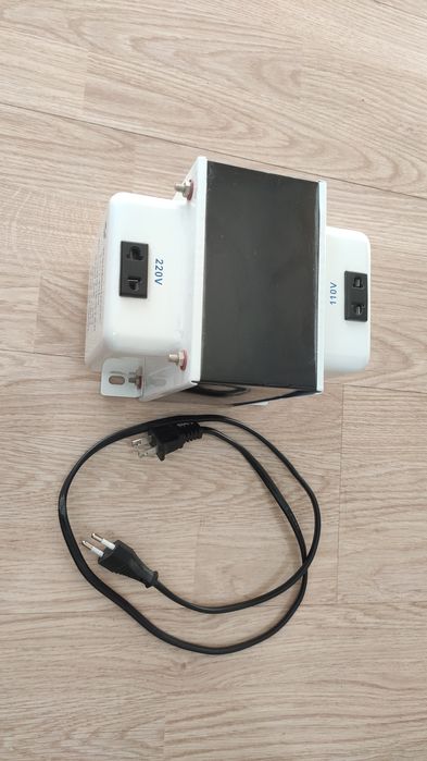 Конвертор 220VAC.-110VAC.