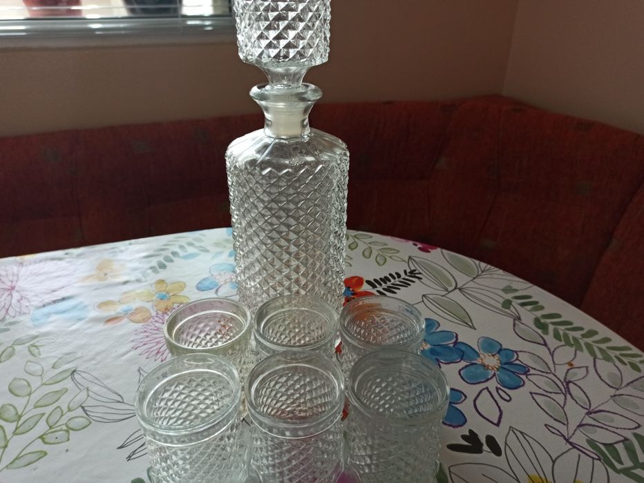 Сервиз чисто нов