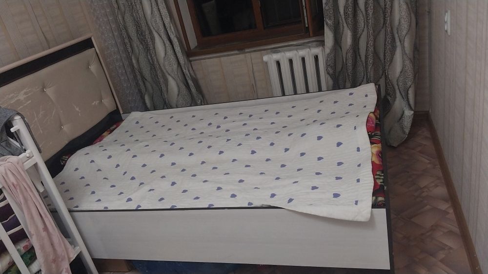 Купейный шкаф,кровать