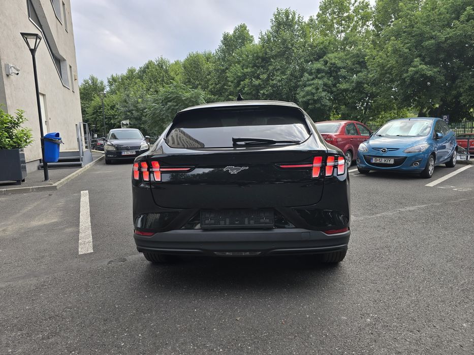 FORD Mustang Mach-E 2021 — imagine 3