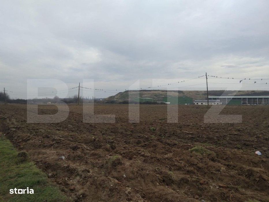 Teren intravilan de 13.000 mp, zona Parcul Tineretului