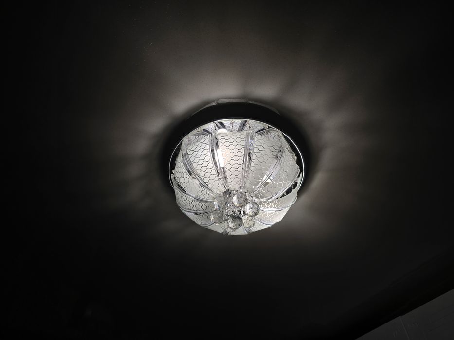 Продам люстру красивую