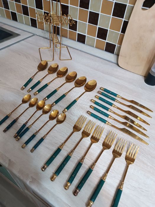 Продам набор столовых приборов