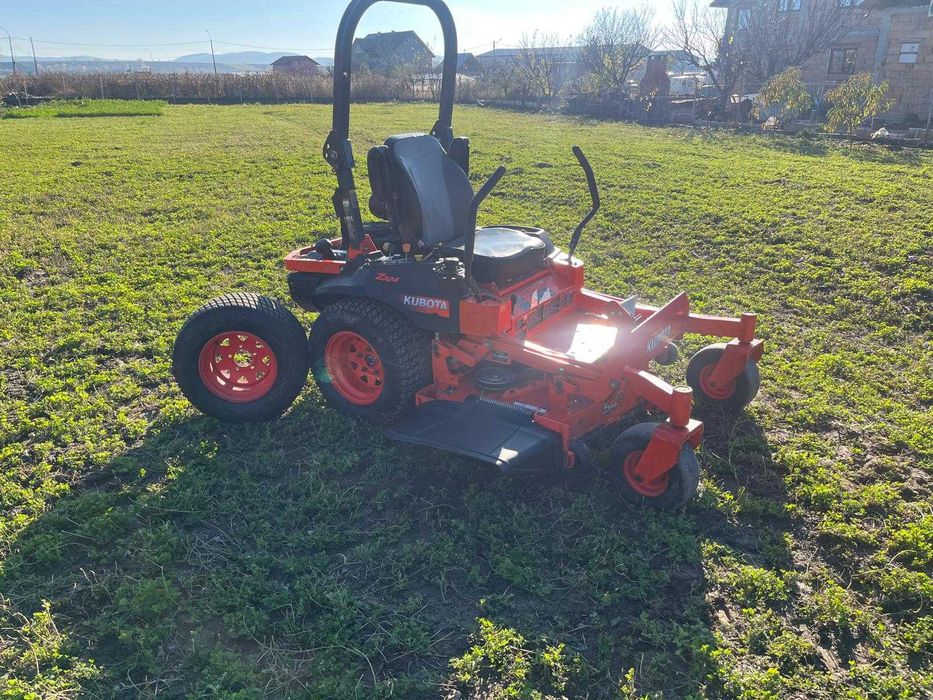 Tractor de tuns iarba profesional KUBOTA Z724