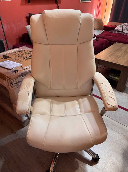 Продавам: Президентски офис стол - бяла кожа