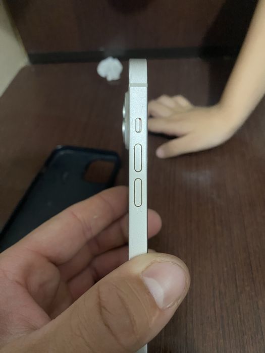 iPhone 14 ауыстырамын жұмыс жасап тұрған iPhone 11 ге