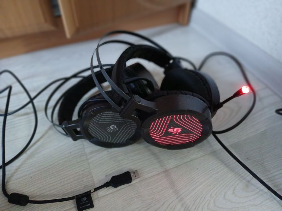 Продаётся наушники bloody