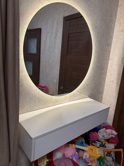 Продам Туалетный столик+зеркало