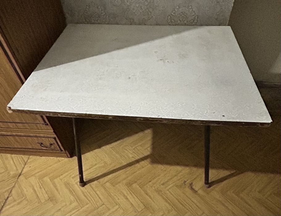 Продам кухонный стол