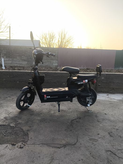 скутер продается срочно!