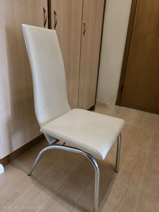 Бели кожени столове