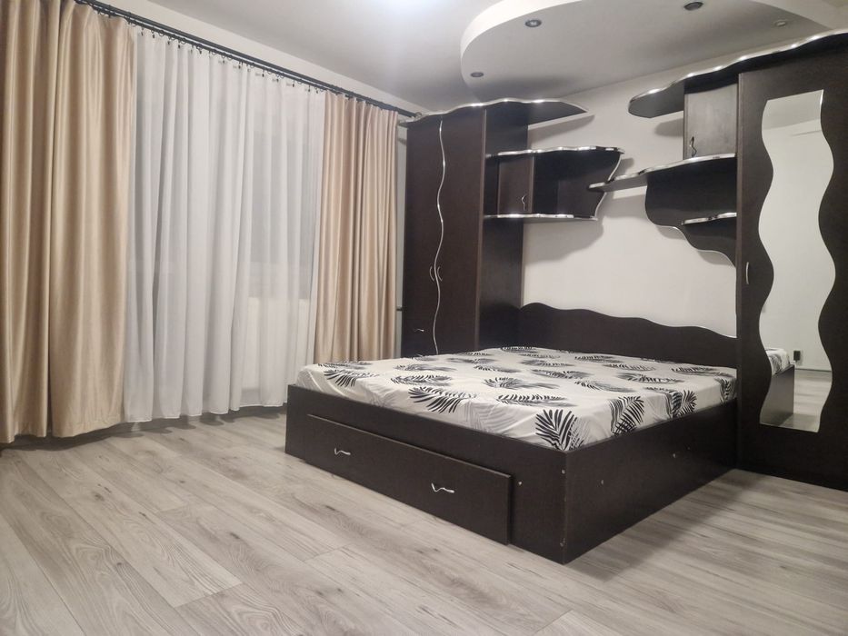 Inchiriez apartament 3 camere uverturii