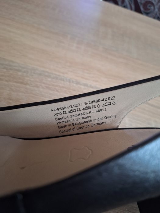 Черни Обувки на Ток Caprice