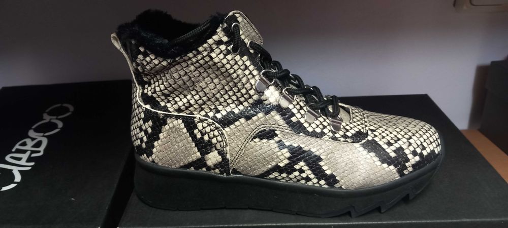 Боти от естествена кожа