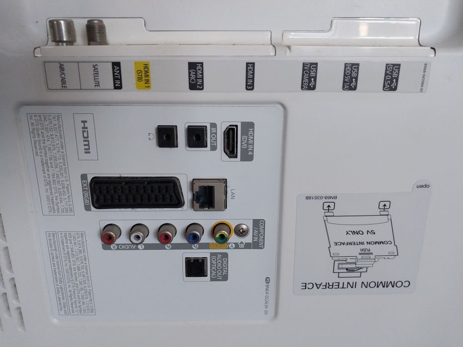 Смарт телевизор Samsung 101см. Белые рамки. С кронштейном.