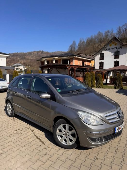 Mercedes-benz B180