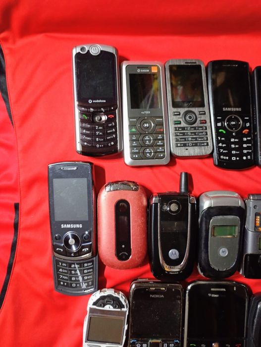Lot de telefoane pt piese ( multe se aprind)